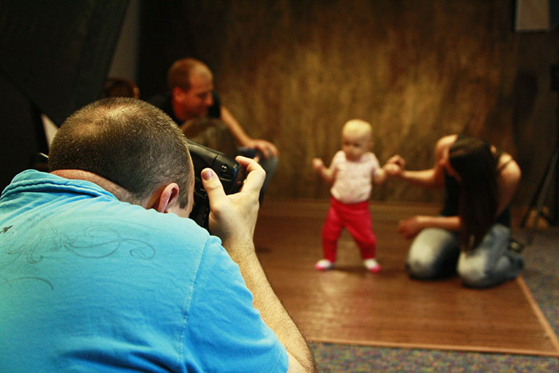 Photographer shoots photo of toddler girl