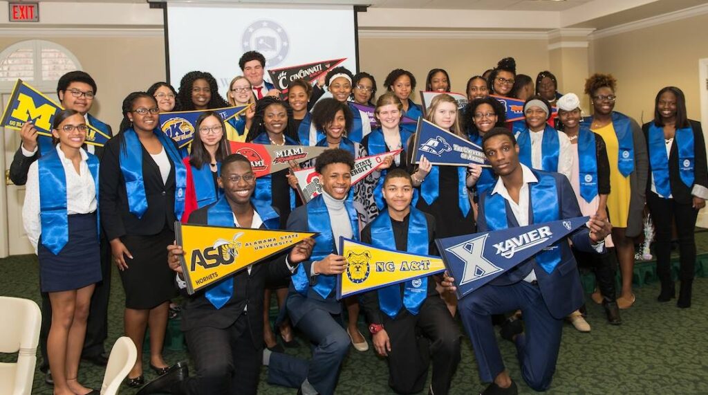 Law and Leadership Institute participants pose for a group photo.